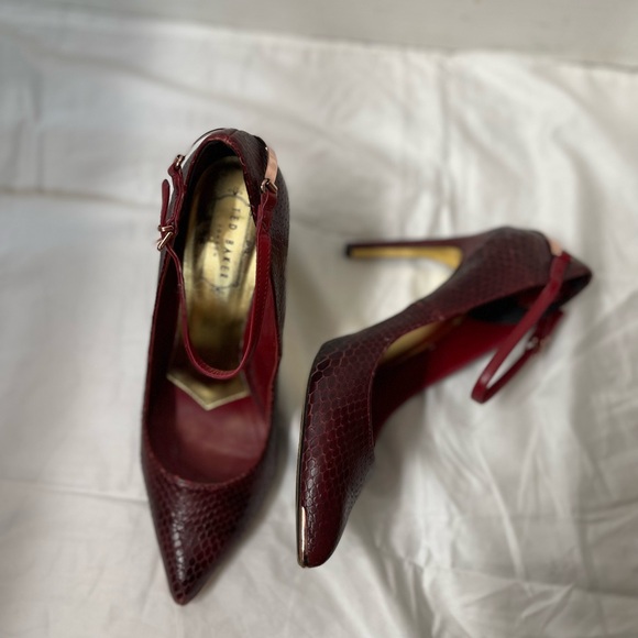 Ted Baker | Ted Baker London Saasit Pump Crock Burgundy Gold Accent | Size 8 - Picture 2 of 2